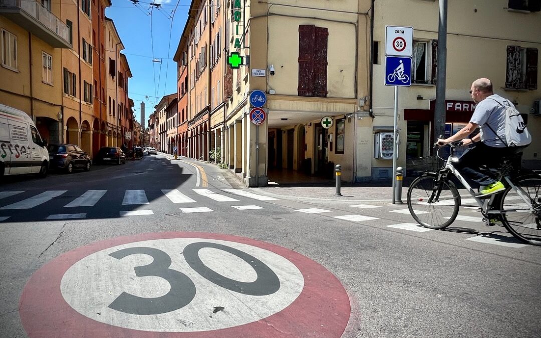 Bologna, Città 30 : i dati dei primi sei mesi.  Meno traffico e inquinamento, boom bike sharing