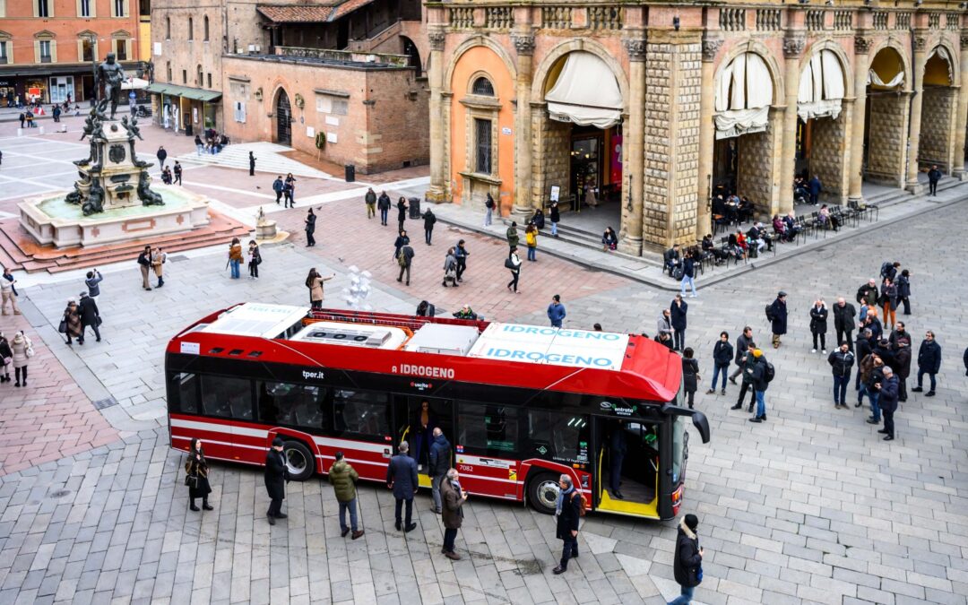 Tper inaugura era dell’idrogeno a Bologna e Ferrara. Dalla primavera in servizio i Solaris a celle a combustibile acquistati con fondi PNRR