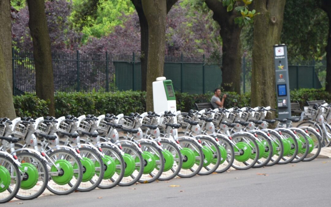 Dieci anni di sharing mobility: cresce la domanda ma cala la disponibilità di servizi
